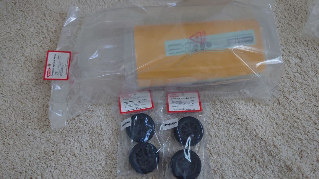 京商フェザー FAZER-Mk2 240Zのボディセットと純正ホイールの未開封品