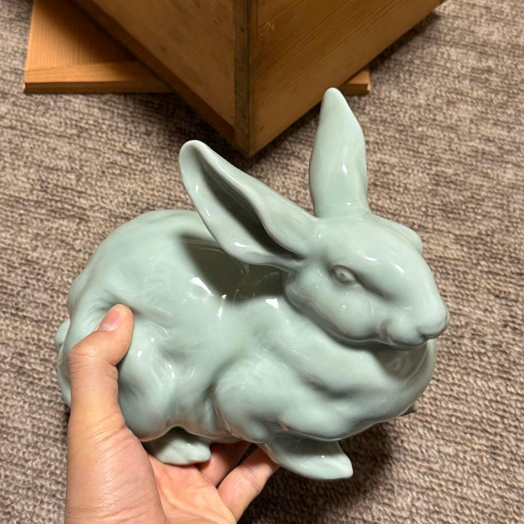 宮永東山 作　青磁兎　置物　共箱　　床置き　(検索：諏訪蘇山 三浦竹泉 )