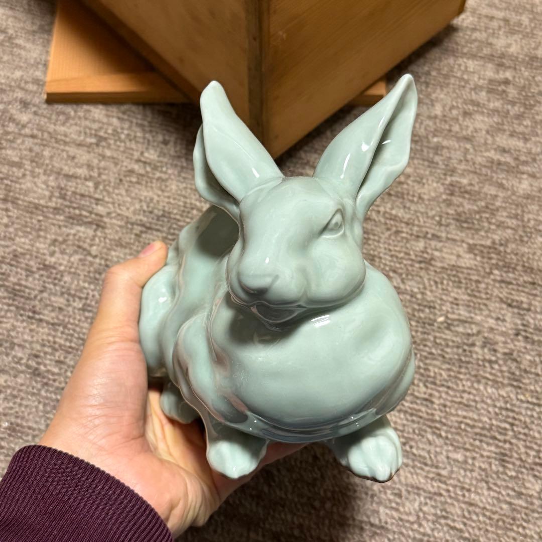宮永東山 作　青磁兎　置物　共箱　　床置き　(検索：諏訪蘇山 三浦竹泉 )