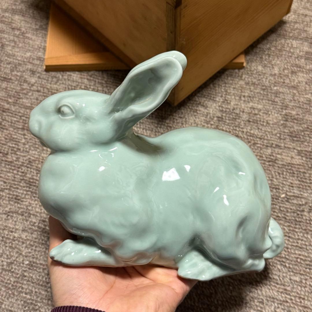 宮永東山 作　青磁兎　置物　共箱　　床置き　(検索：諏訪蘇山 三浦竹泉 )