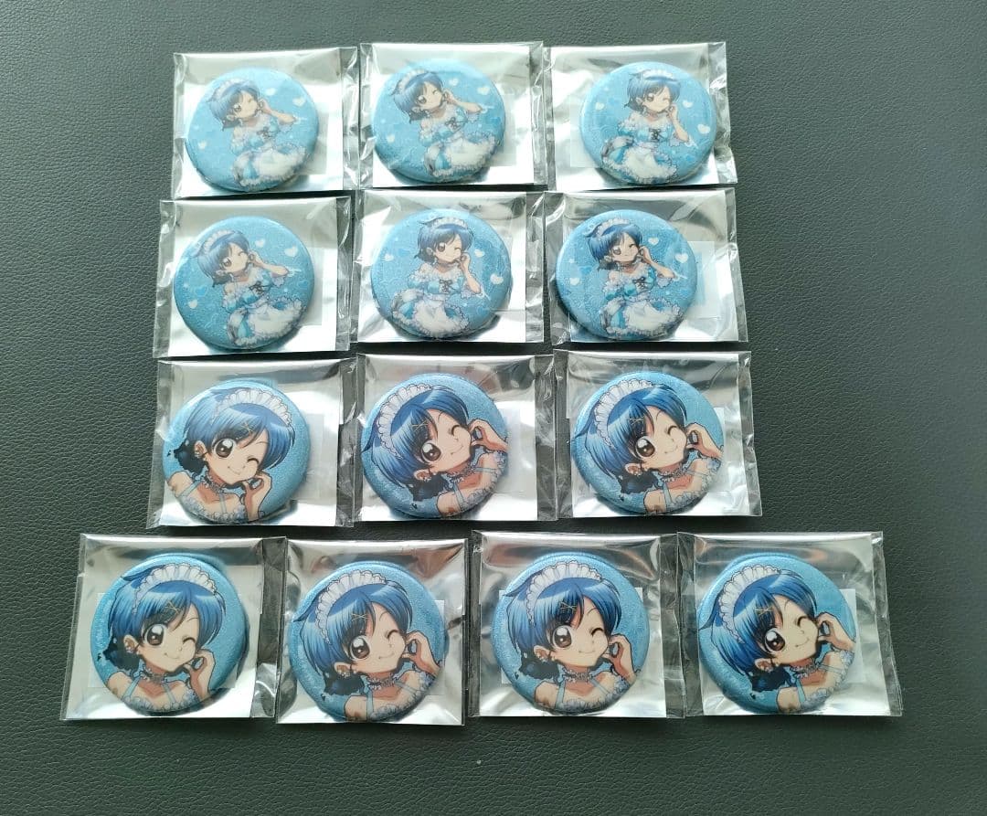 ぴちぴちピッチ　メイド　波音グリッター缶バッジ