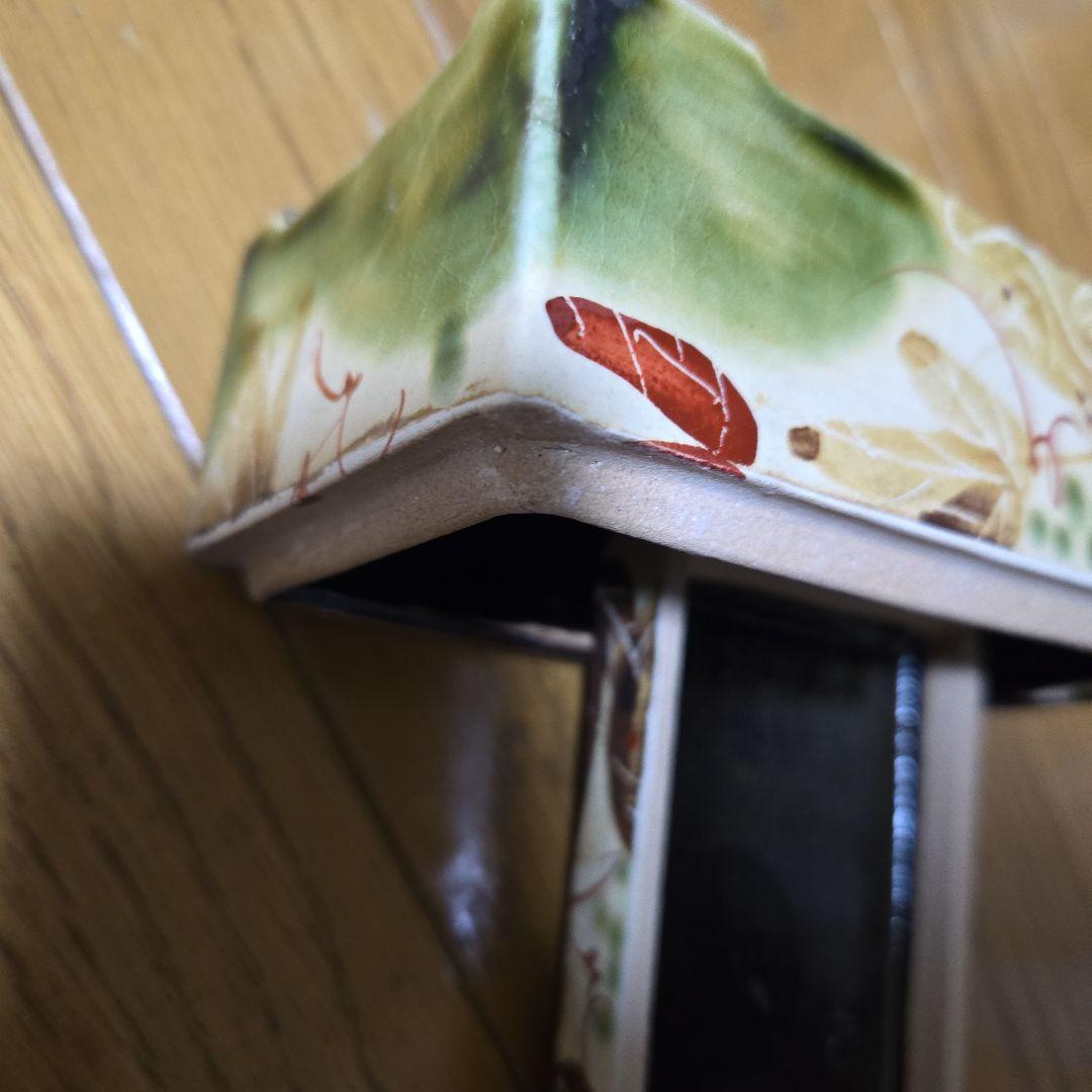 紅葉模様の陶器の箱　一部かけあり