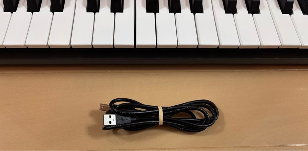 NOVATION FLkey 37 MIDIキーボード