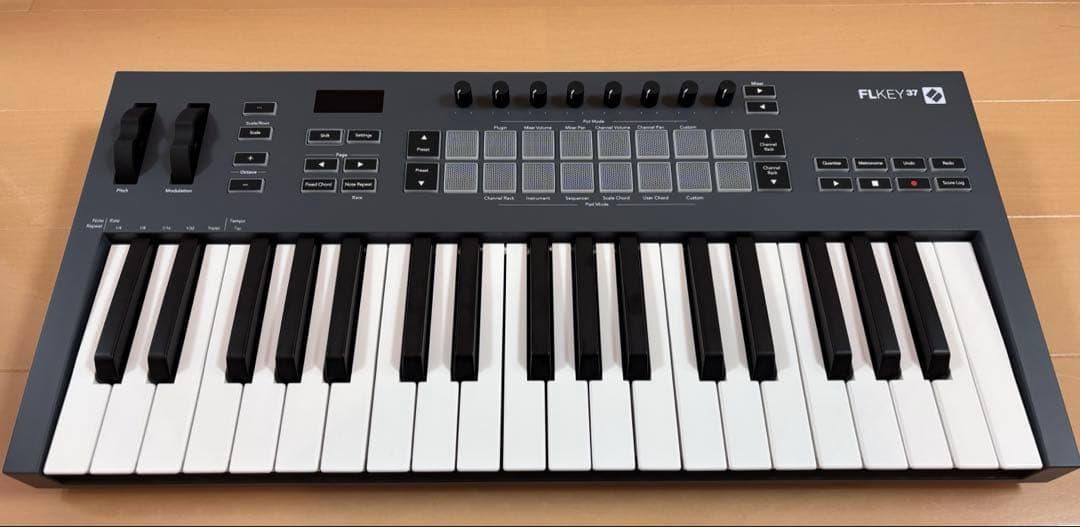 NOVATION FLkey 37 MIDIキーボード