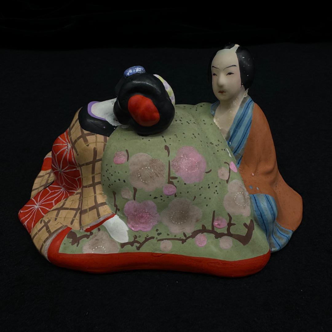 値下げ！骨董 春画人形 裏隠し 置物　彩色土人形 炬燵の男女 昭和レトロ