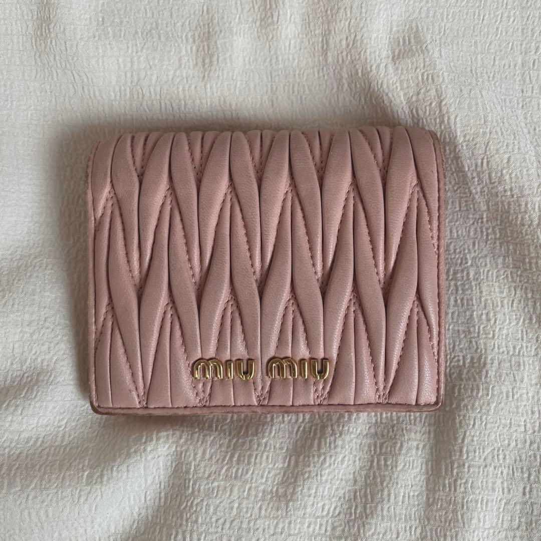miumiu 二つ折り財布