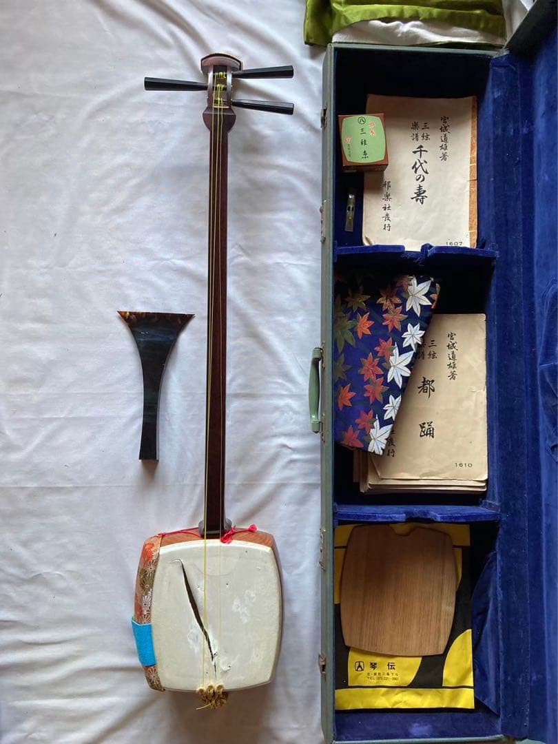 ★【最終価格】三味線　和楽器　ハードケース　バチ　その他