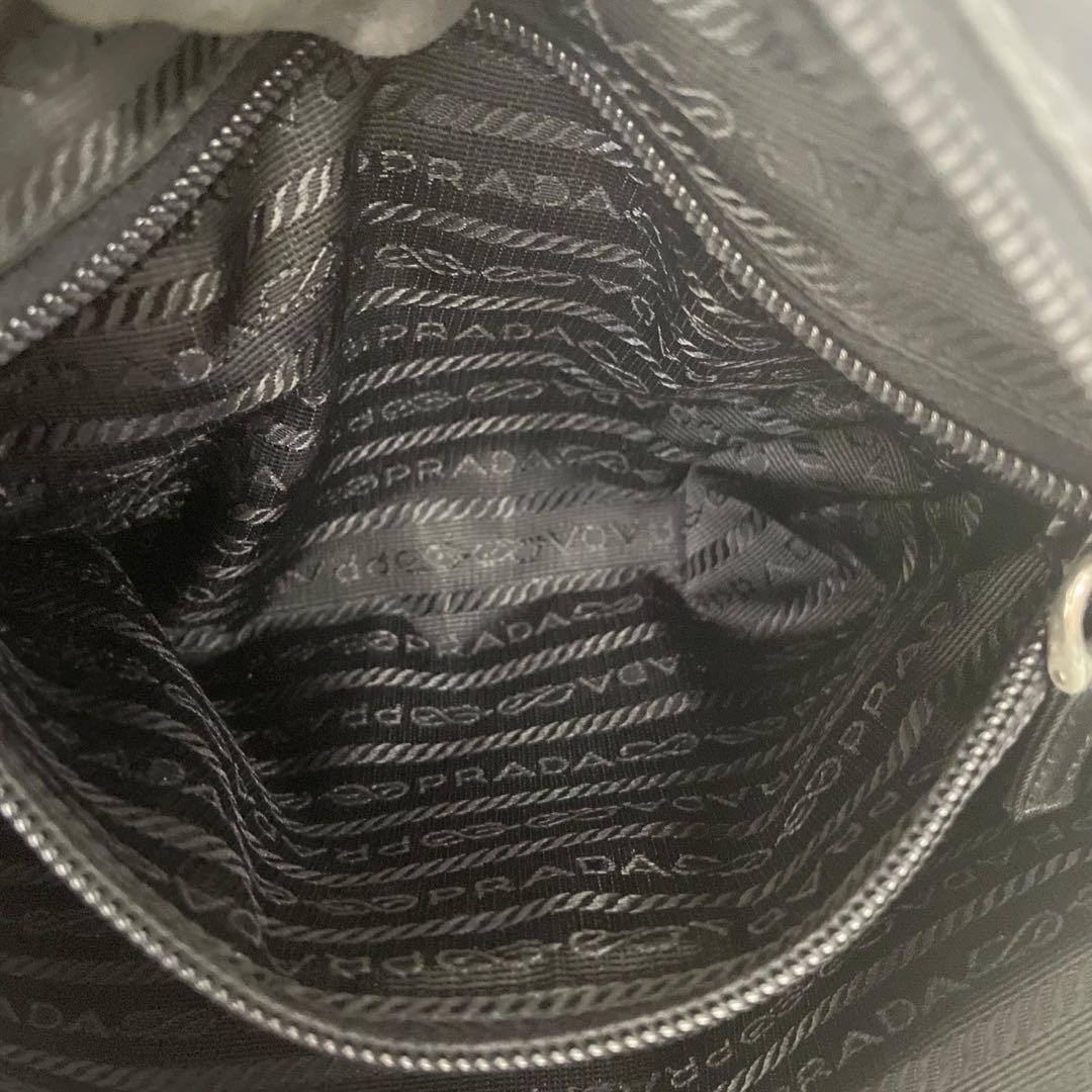 極美品　プラダ　三角ロゴ　ナイロン　黒　カメラバッグ　ショルダーバッグ　4611