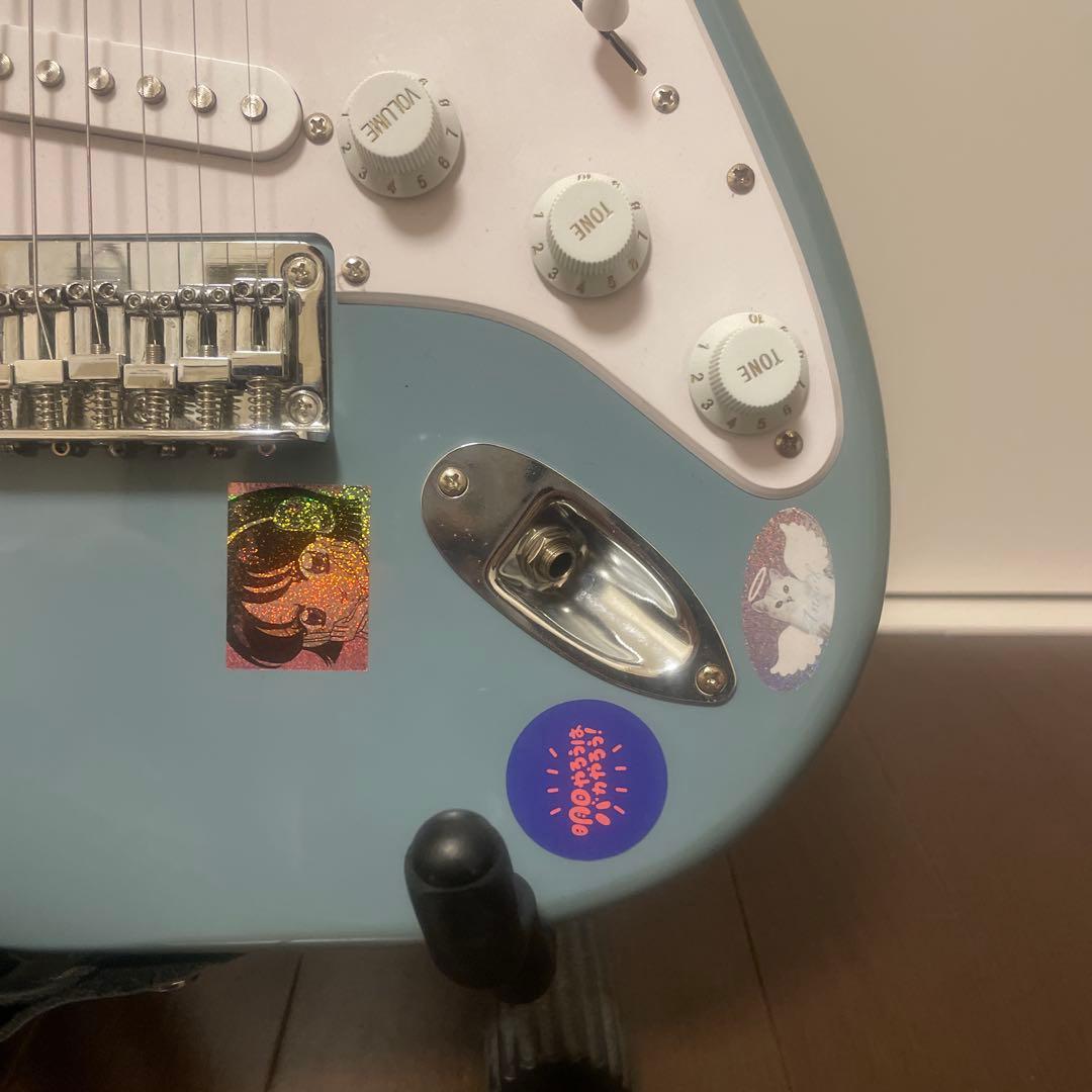 Squier Stratocaster エレキギター限定カラーストラップカポ付き