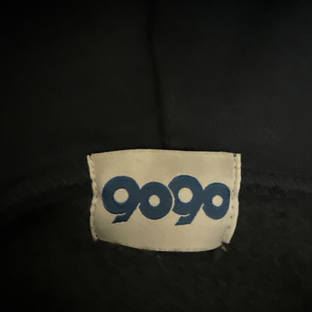 ブラックパーカー フード付き 90のロゴ