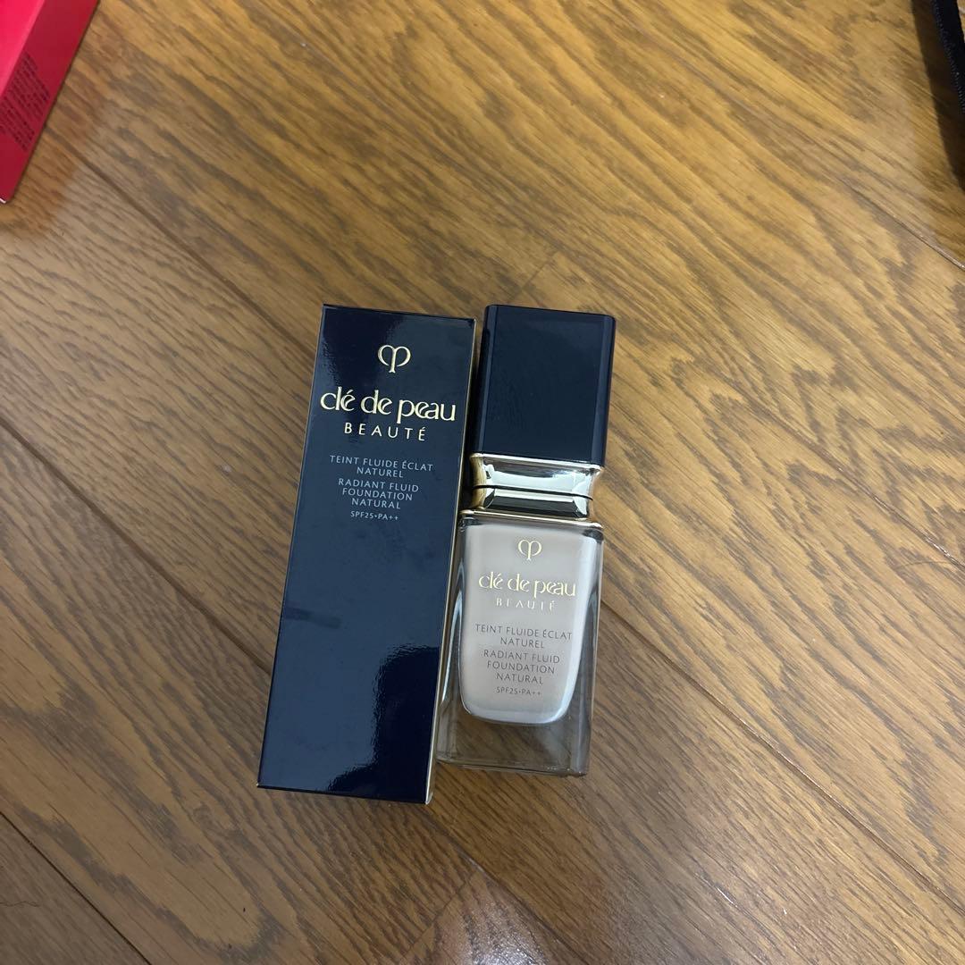 クレ・ド・ポー ボーテタンフリュイドエクラ ナチュレルオークル10