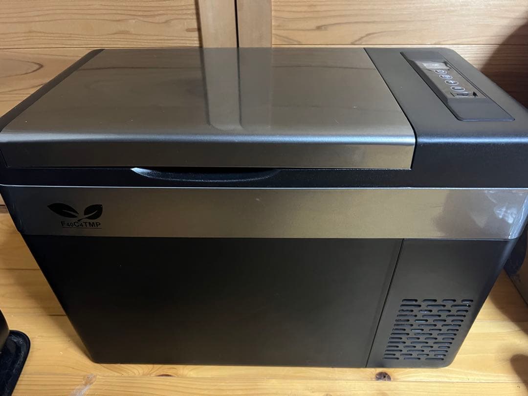 ポータブル車載冷蔵庫・冷凍庫　12V/24V AC100V