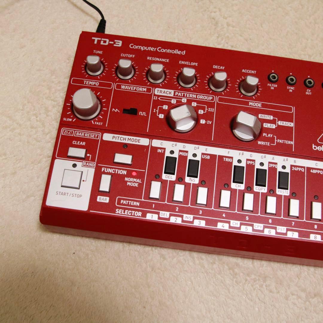 動作確認済 BEHRINGER TD-3-RDアナログベースラインシンセサイザー