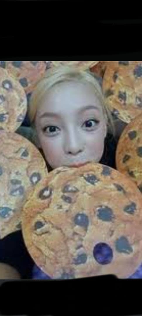 KARA ハラ　チョコチップクッキー　直筆サイン入り　団扇［うちわ］