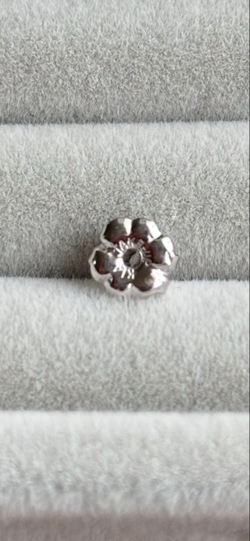 テイクアップ　スイングダイヤピアス14Kホワイトゴールドひねりライン