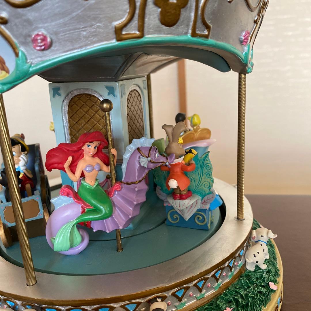 ディズニーキャラクターメリーゴーランド型 オルゴール スノードーム付