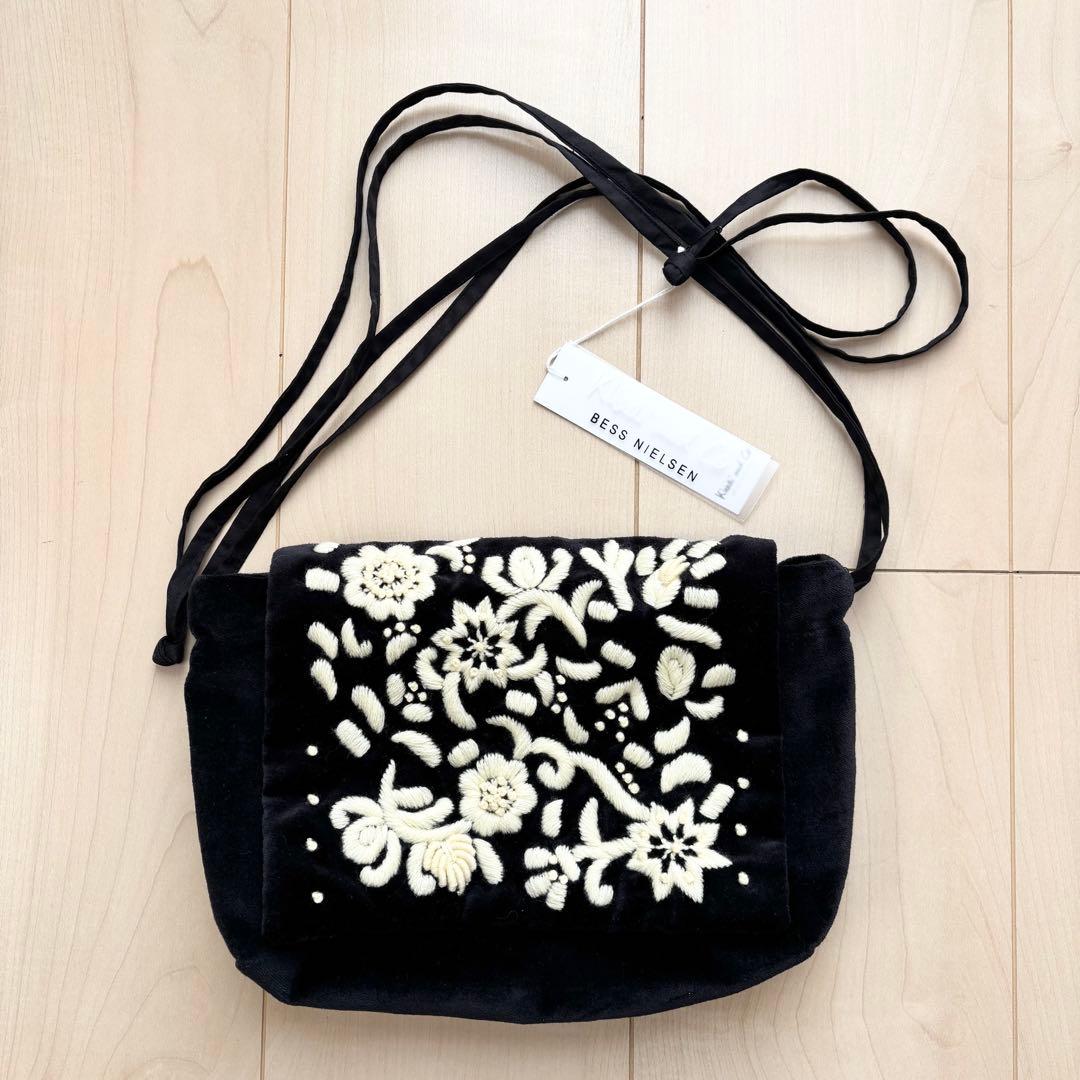 新品　Khadi&Co. カディアンドコー　ベルベットフラップショルダーバッグ