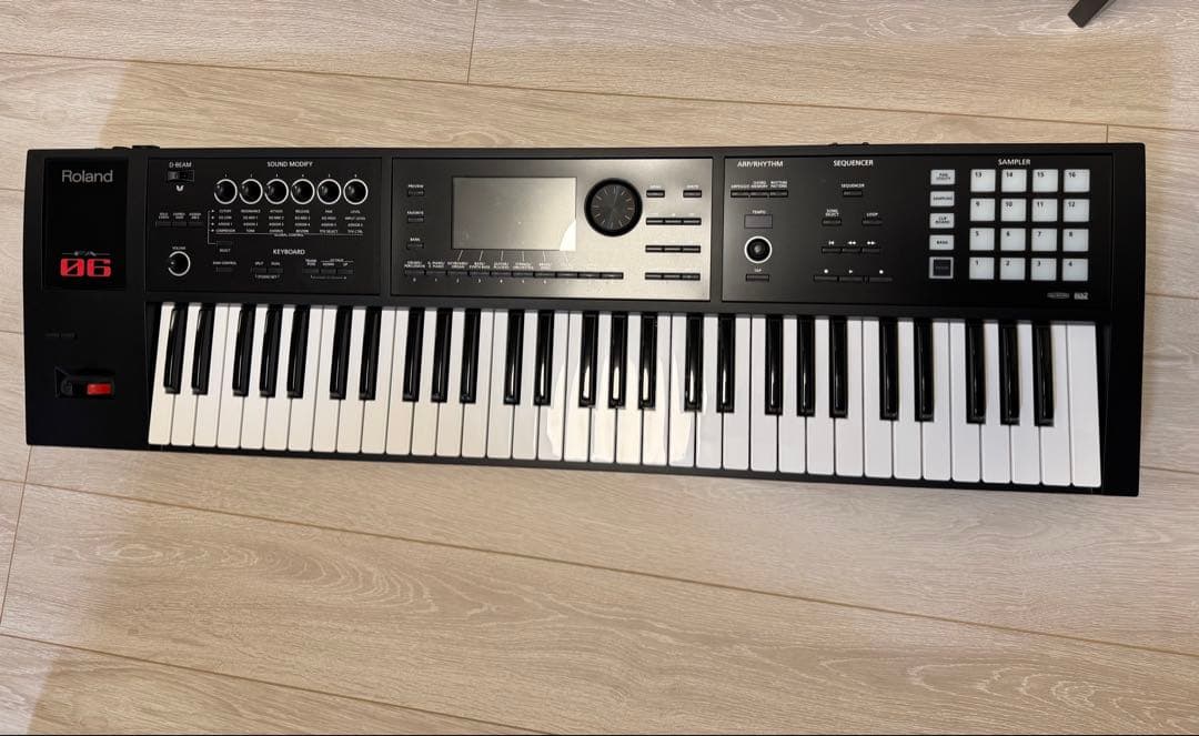 Roland FA-06 シンセサイザー ケースとダンパーペダルDP-10付き