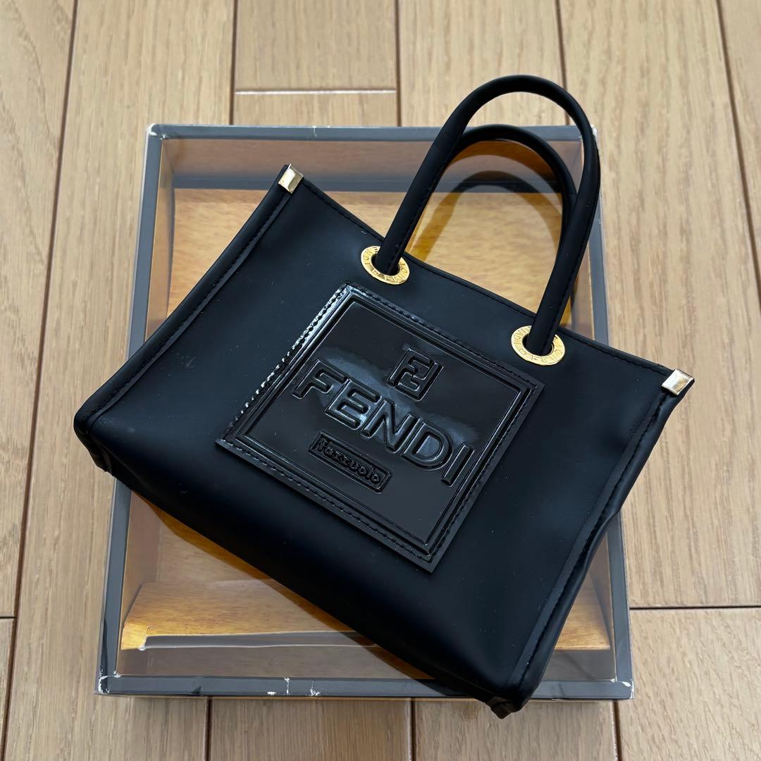 FENDI ブラック ミニバッグ
