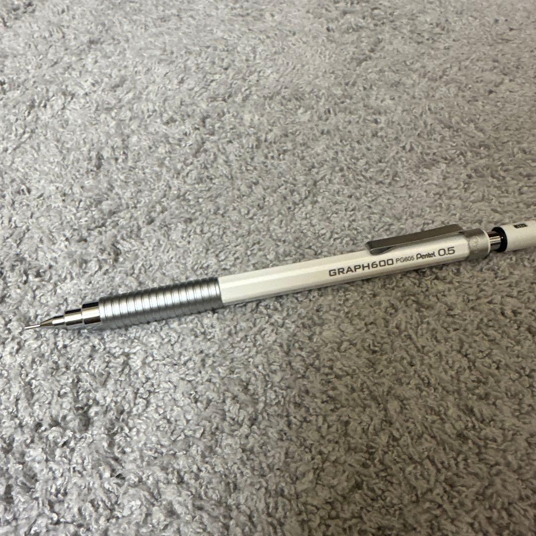 筆箱とシャーペン、ボールペン