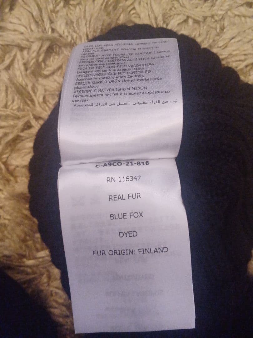 れ極美品MONCLER リアルファーポンポン付きビーニーBERNE