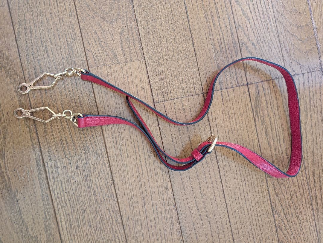 MIU MIU　ミューミュー　 赤 　レザー　ハンドバッグ