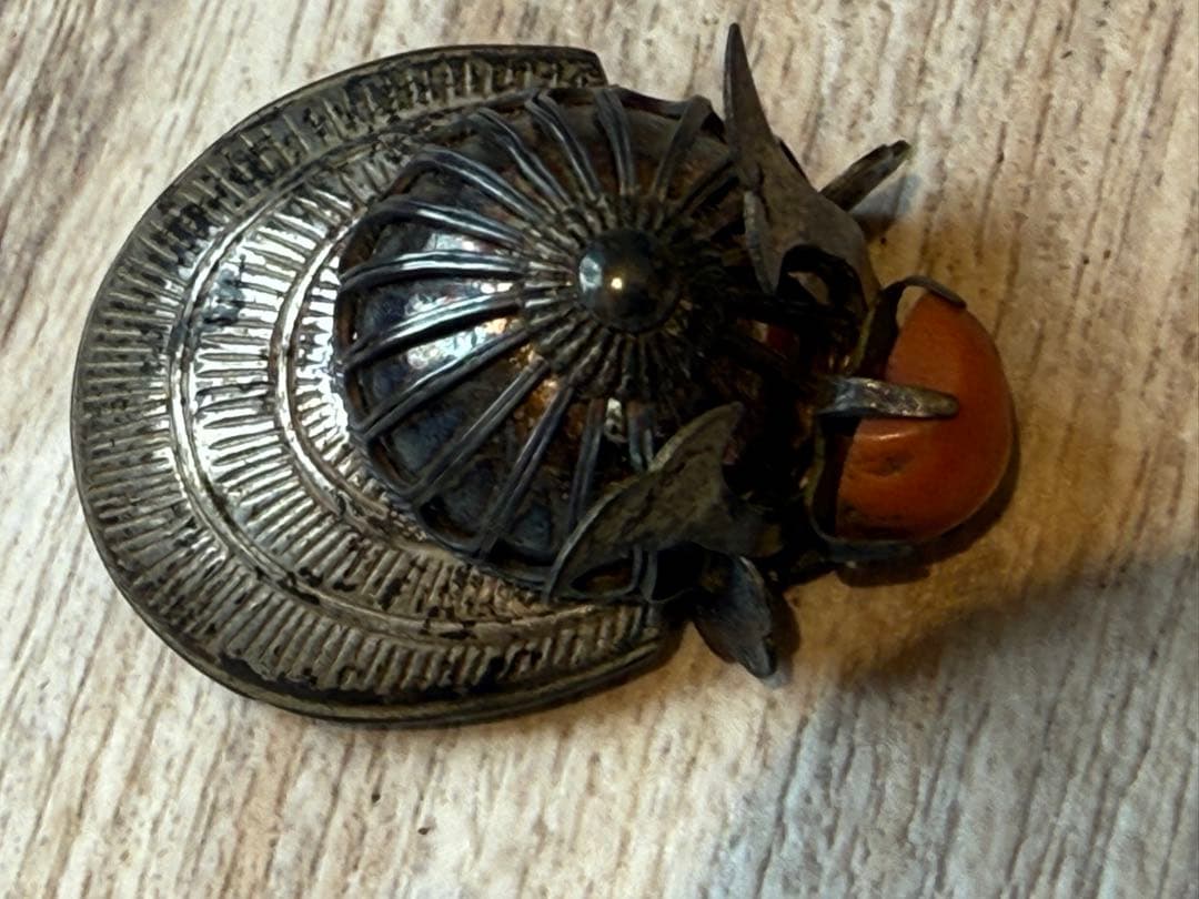 骨董 根付 兜 銀製 赤珊瑚玉付 極上 手彫 金属工芸 江戸時代 4cm