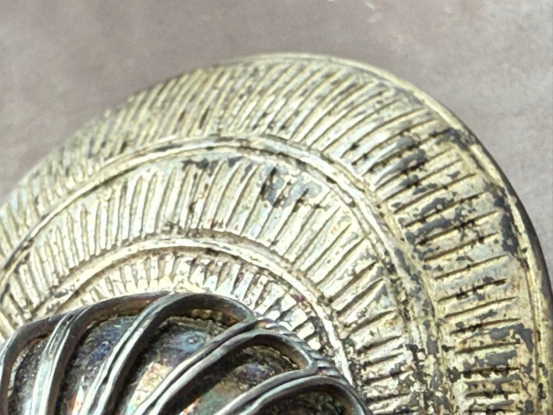 骨董 根付 兜 銀製 赤珊瑚玉付 極上 手彫 金属工芸 江戸時代 4cm