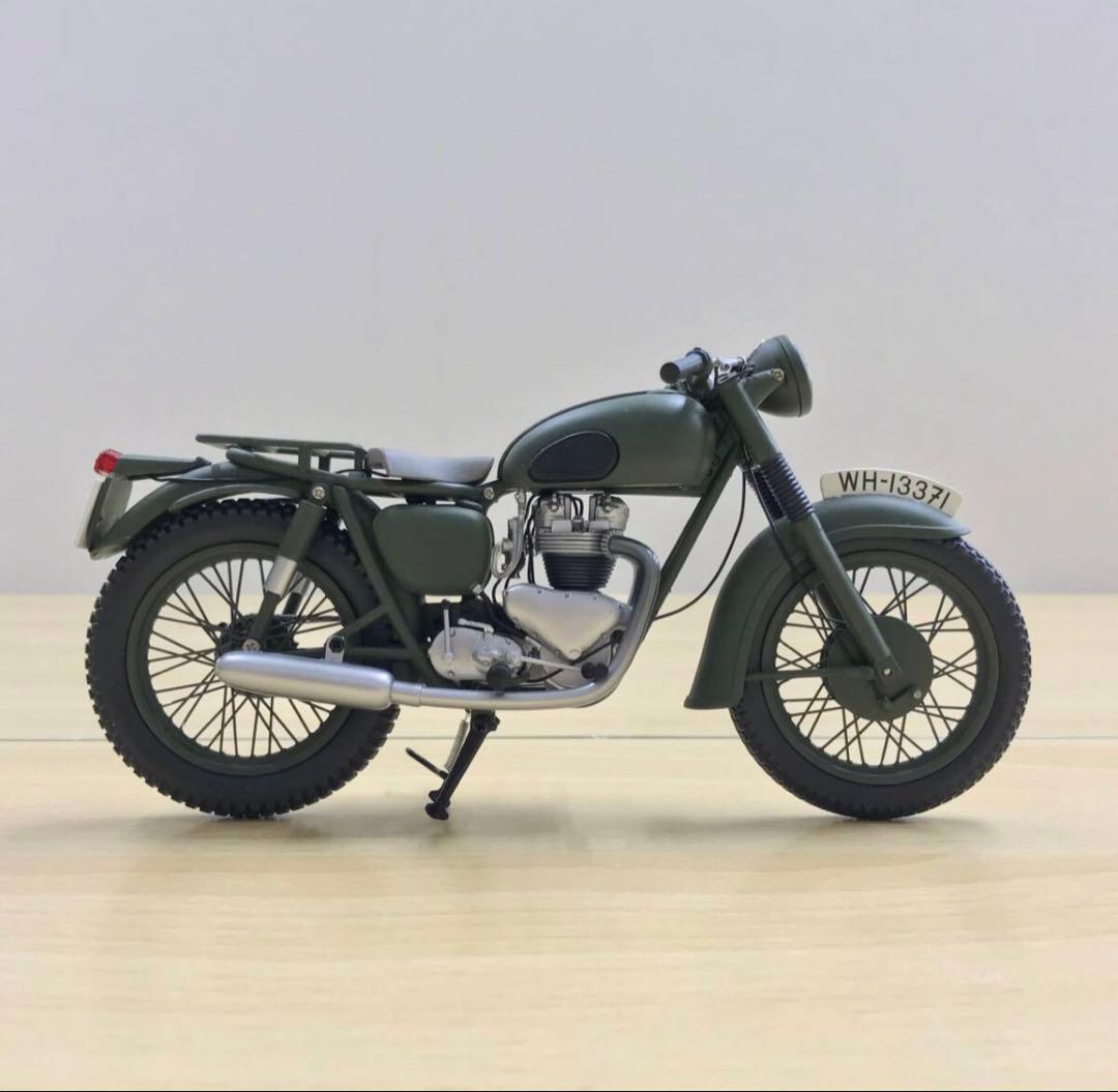 ミニチャンプス トライアンフ TR6 1/12スケール