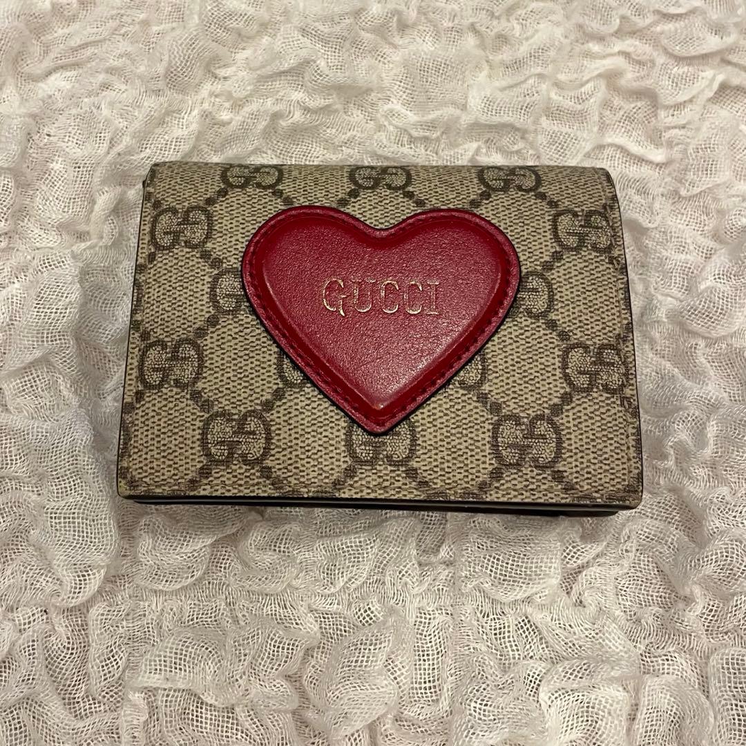 ネイリスト　GUCCI グッチ 二つ折り財布 ハート型モチーフ GG柄