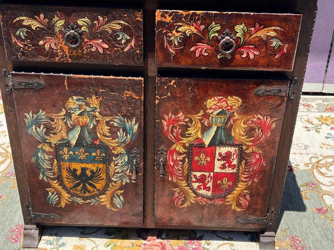 手描きの紋章付き木製タンスピールモーベル アルテサニア 作ったで スペイン