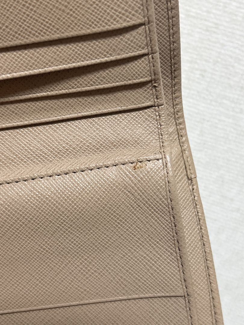 PRADA 二つ折り財布 ベージュ サフィアーノレザー