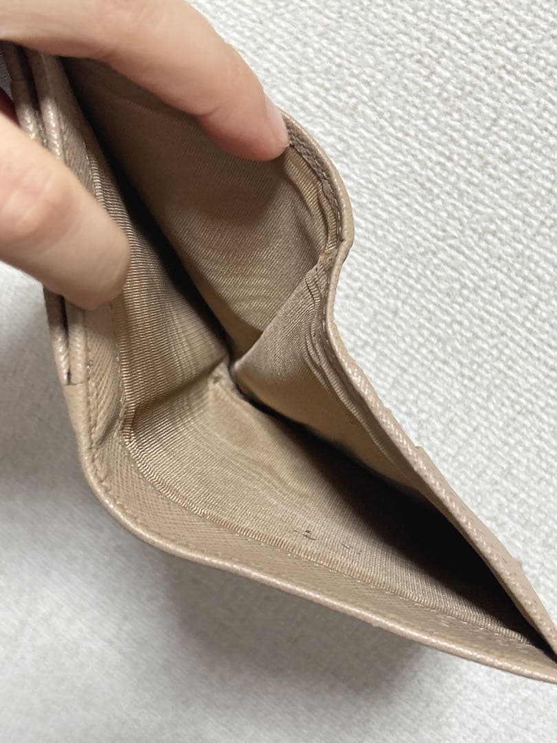 PRADA 二つ折り財布 ベージュ サフィアーノレザー