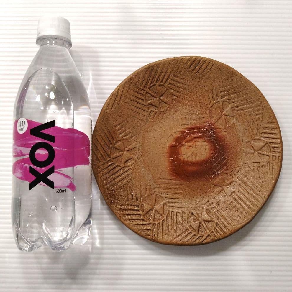 備前焼 陶芸家 岡田輝 たたき皿 中皿 プレート 緋襷 作家物 直径18,5cm