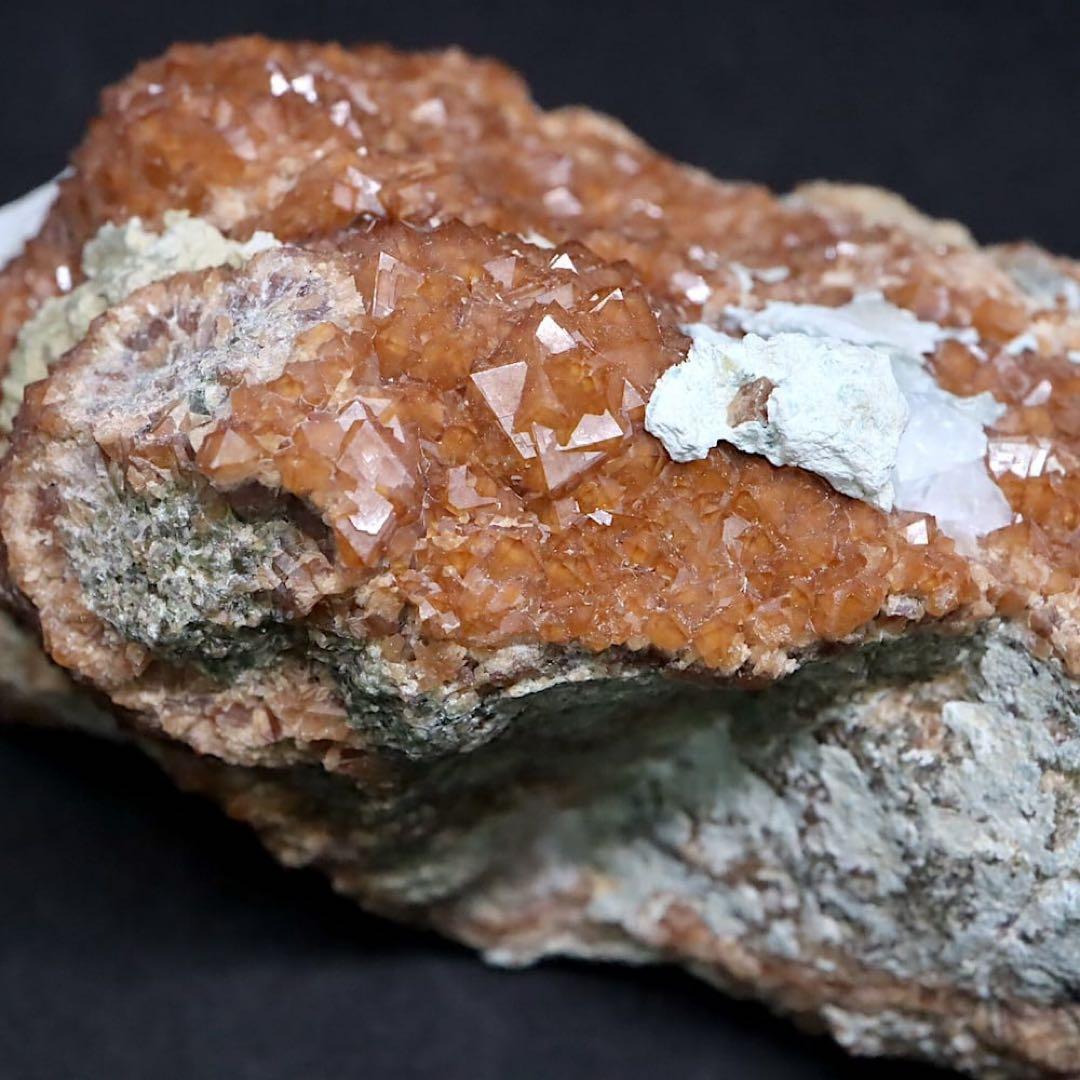 希少！アンドラダイト ガーネット トレモライト 柘榴石 380g AND128