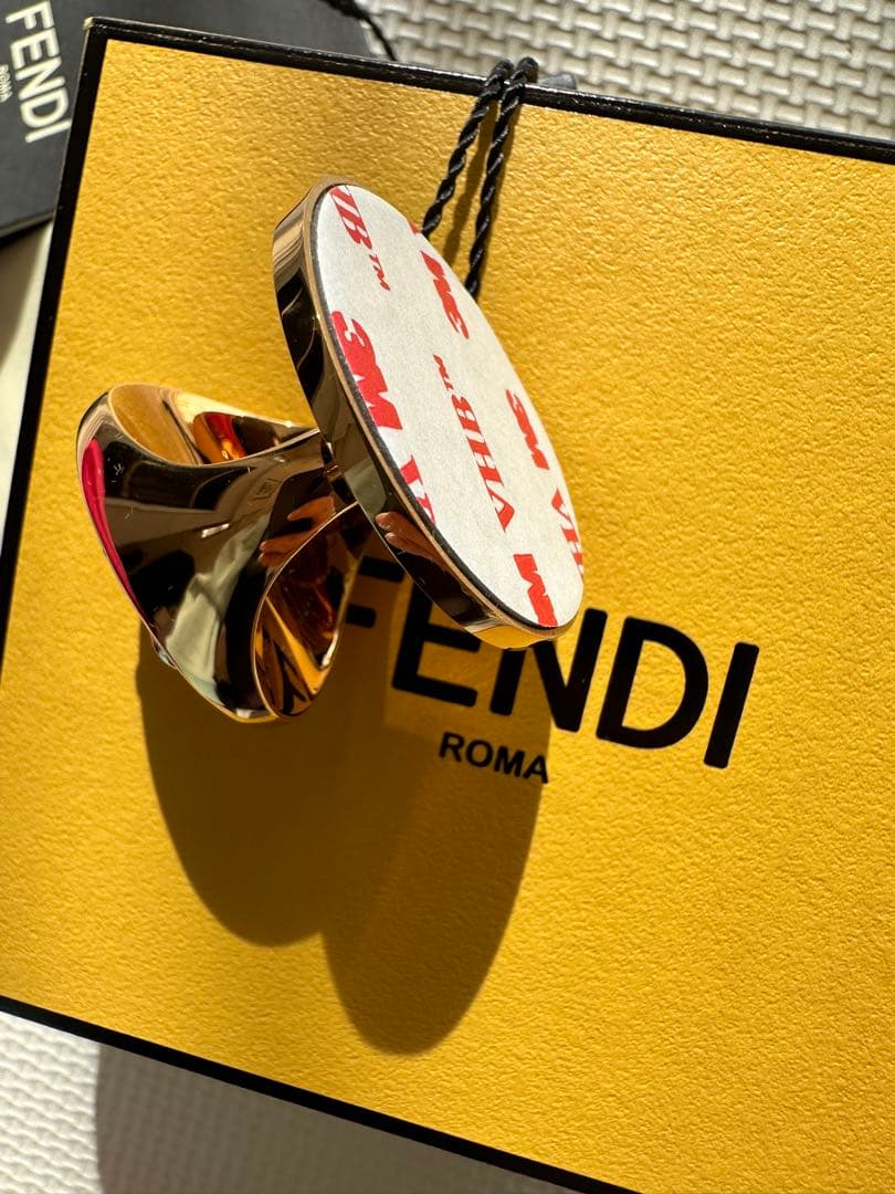 新品未使用！FENDI スマホリング