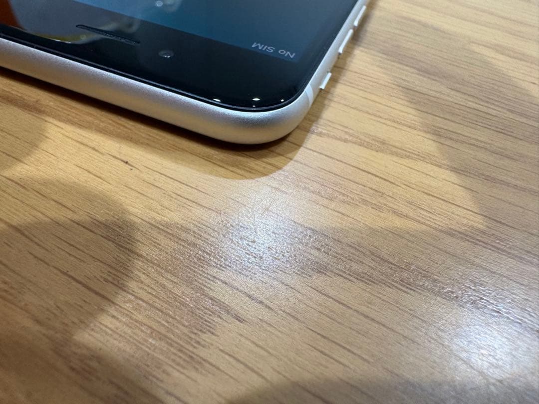 【ゆか】iPhoneSE3 ホワイト　128GB SIMフリー