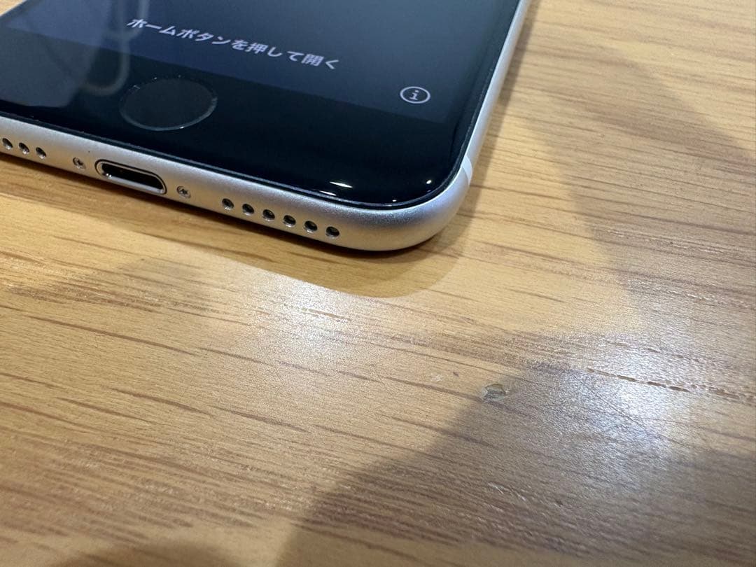 【ゆか】iPhoneSE3 ホワイト　128GB SIMフリー