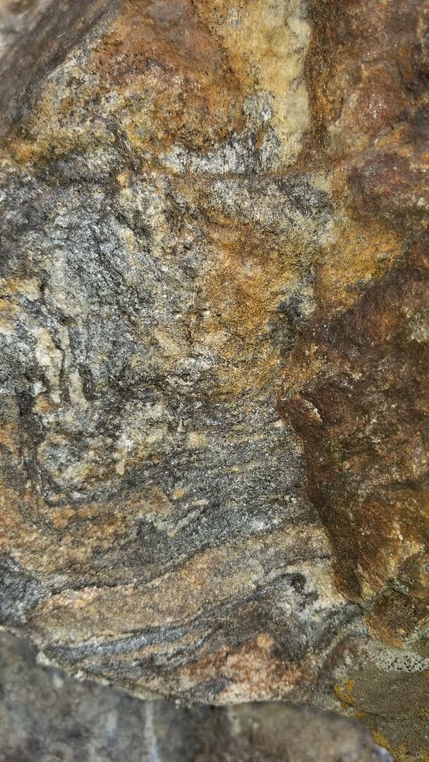 希少原石　結晶片岩　シスト　庭石　ロックガーデン　ガーデニング　宝石物質