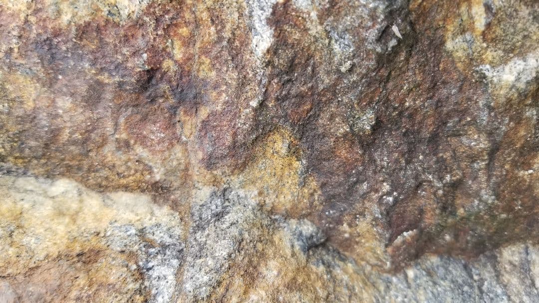 希少原石　結晶片岩　シスト　庭石　ロックガーデン　ガーデニング　宝石物質