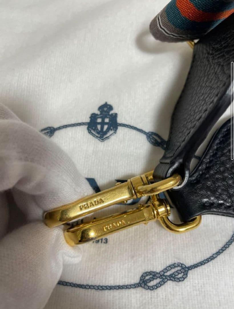 PRADA 　プラダ　斜め下げバッグ　2wayストラップ