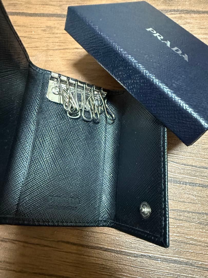 PRADA 6連キーケース SAFFIANO TRIANGOLO NERO