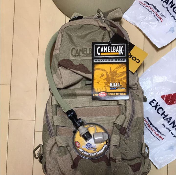 本物のアメリカ軍のリュックとヘルメット