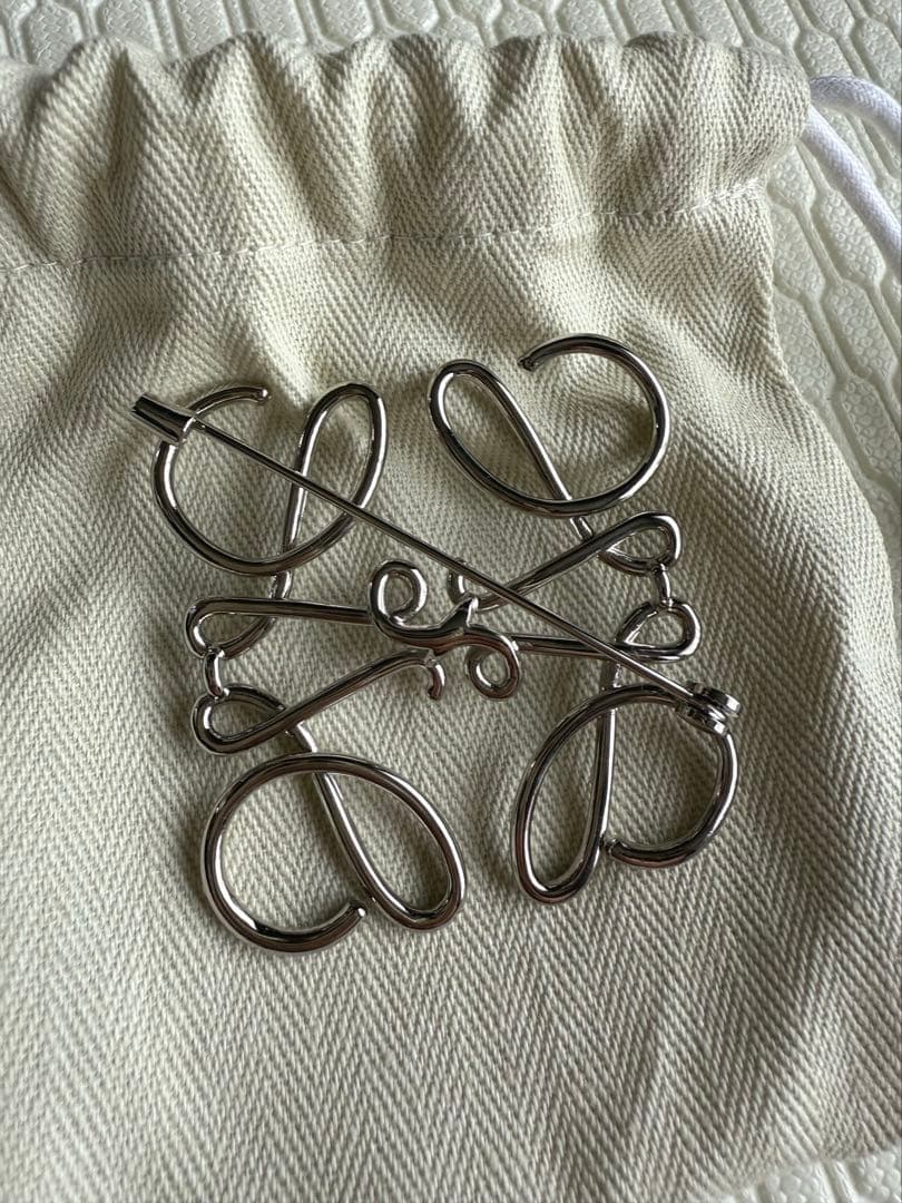 ❗️最終値下げ【美品】LOEWE ブローチ　正規品　シルバー