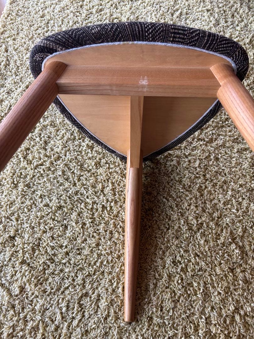 中村好文　三角形布張りスツール ダークトーン