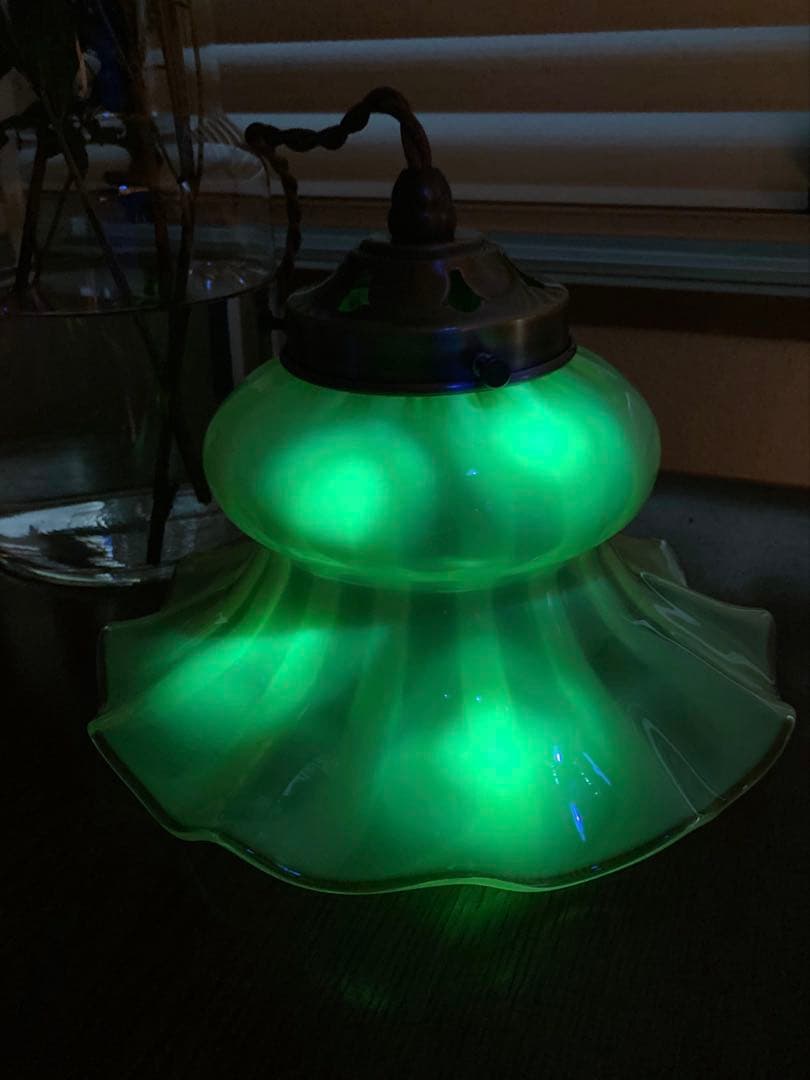 大きなウランガラス １９世紀　アンティーク　ランプシェード　フランス