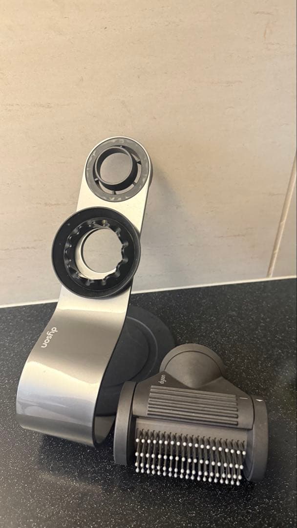 新品 ダイソン ヘアドライヤー付属品多数あり(HD08 BNBC)