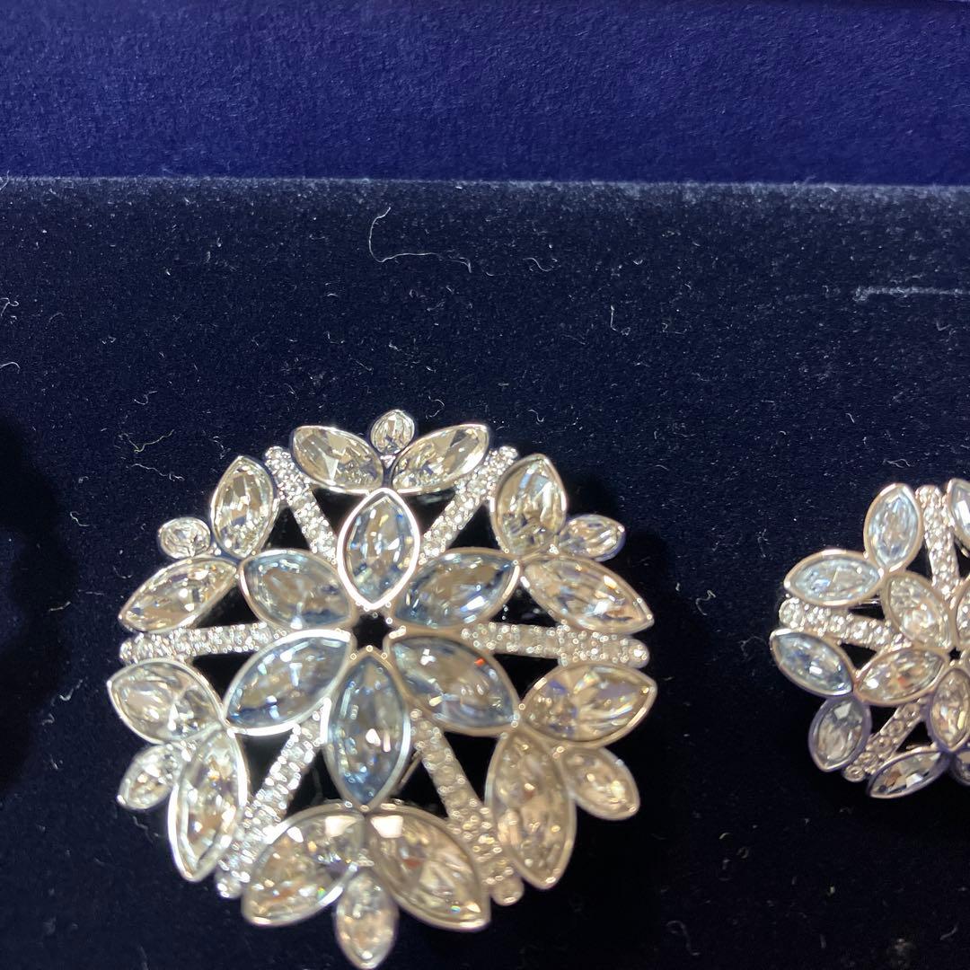 SWAROVSKI GINETTE ブローチ