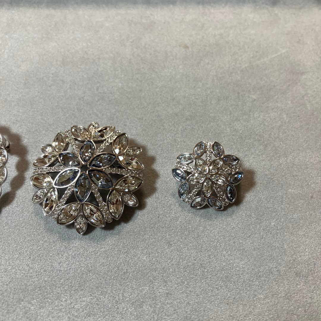 SWAROVSKI GINETTE ブローチ