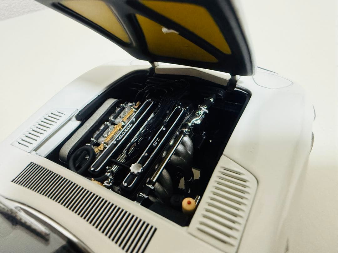 AUTOartオートアート/Toyotaトヨタ 2000GT 007 1/18